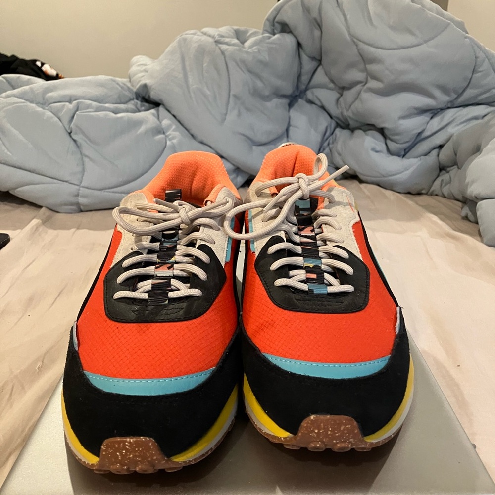 Pumas size 11